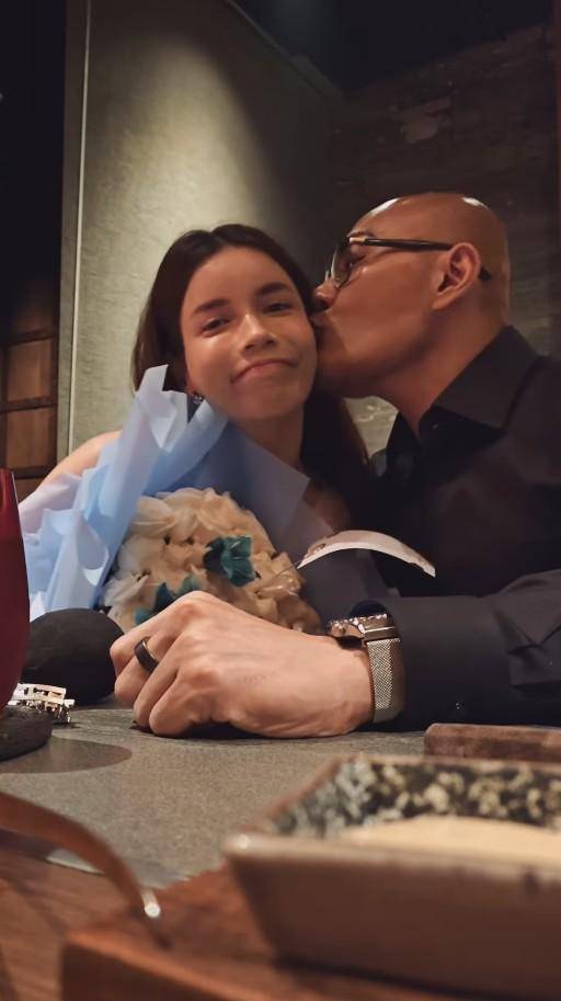Anniversary ke-3 Deddy Corbuzier dan Sabrina (Instagram.com/sabrinachairunnisa_)