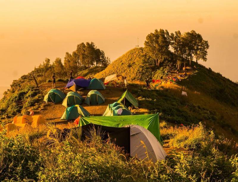 gambar pemandangan di Sabana Sembalun (instagram.com/ferdiadamn__)