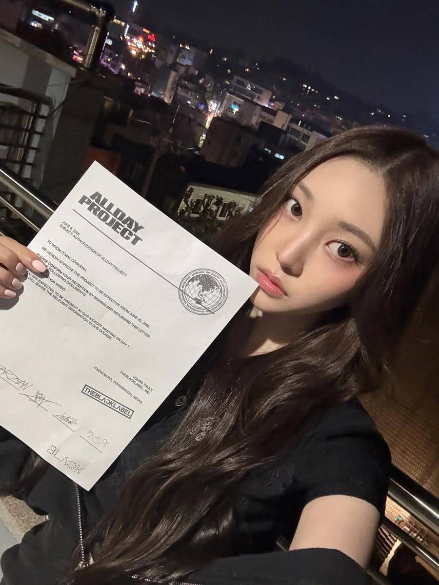 Youngseo (instagram.com/youngseo)