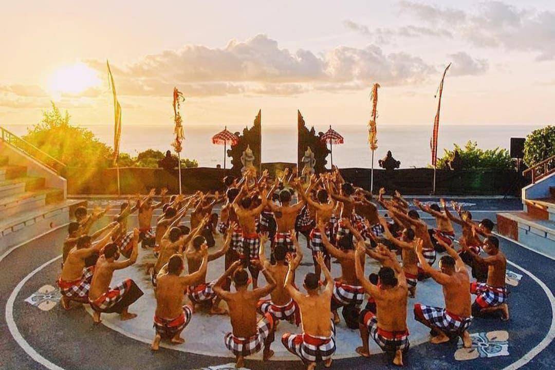 tari kecak uluwatu (instagram.com/uluwatu_kecakdance)