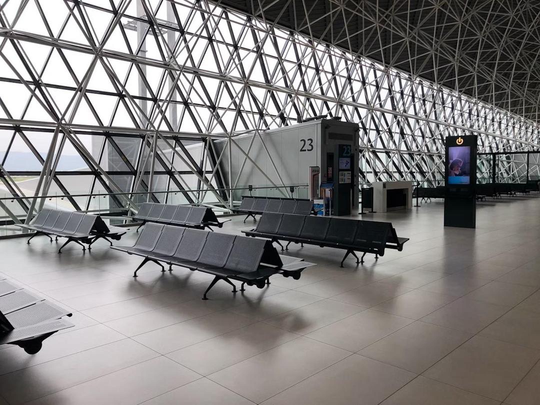 Alasan Kursi Bandara Dibuat Menempel dengan Lantai, Bukan Sekadar Estetika