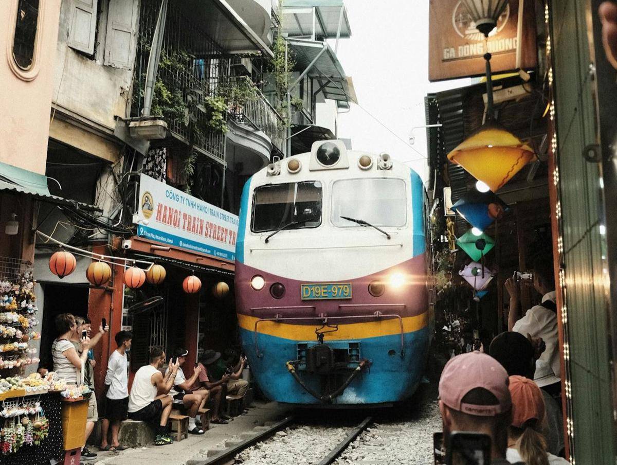 ilustrasi Hanoi Train Street (pexels.com/gregory vanhuyse)