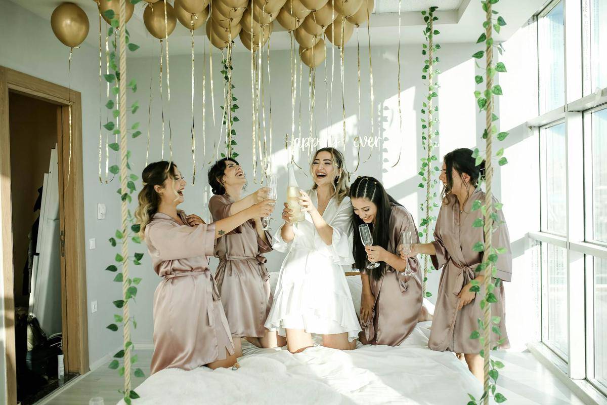 ilustrasi mengadakan bridal shower (pexels.com/Melike B)