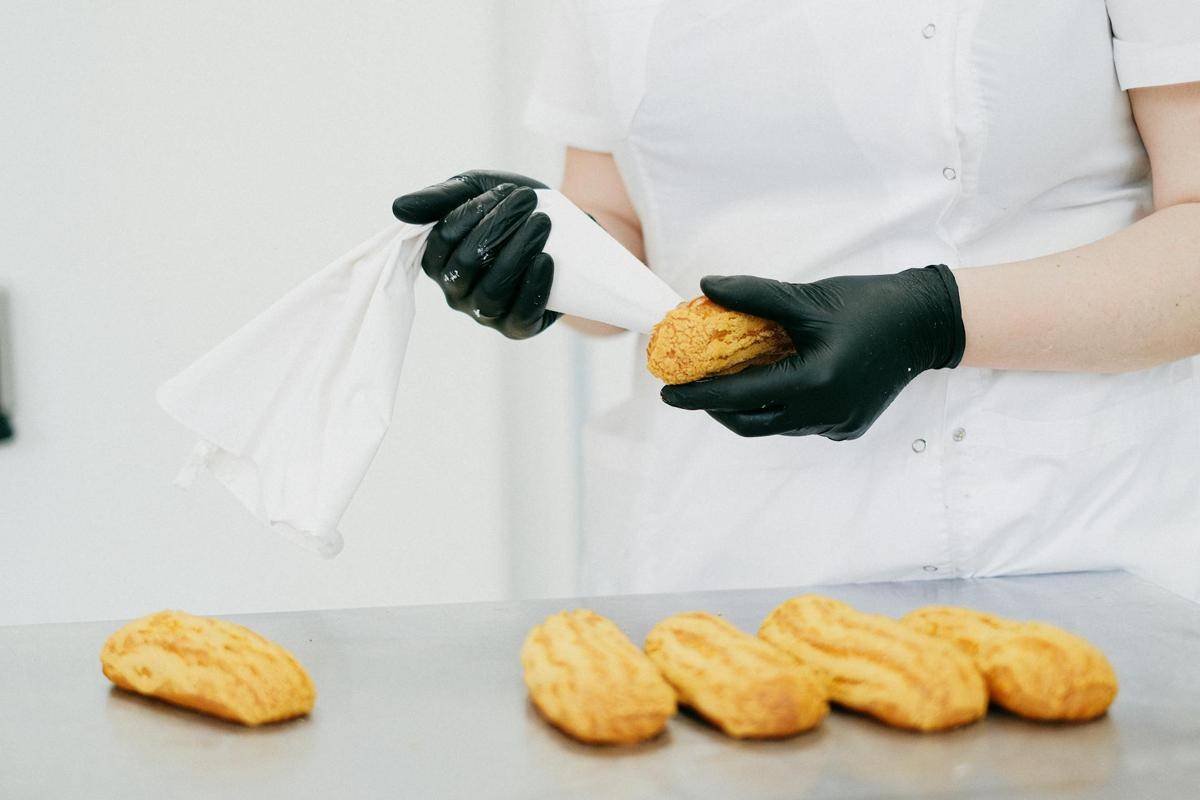 ilustrasi pastry chef (pexels.com/Anna Shvets)