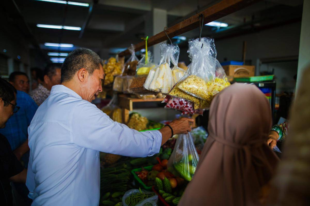 Dedie Rachim Pasar Gembrong Sukasari.jpg