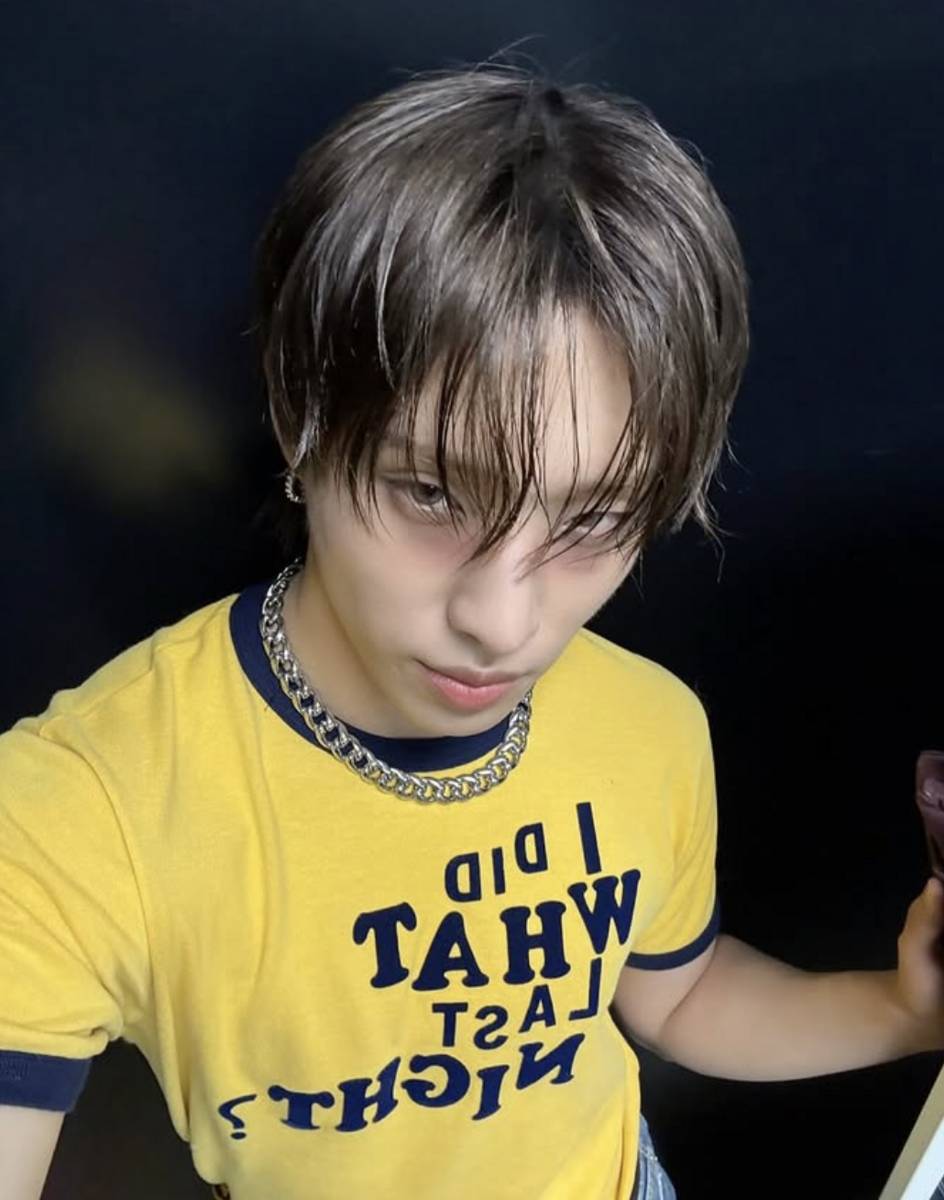 idol yang pakai kaus I Did What Last Night? (instagram.com/keehostars)