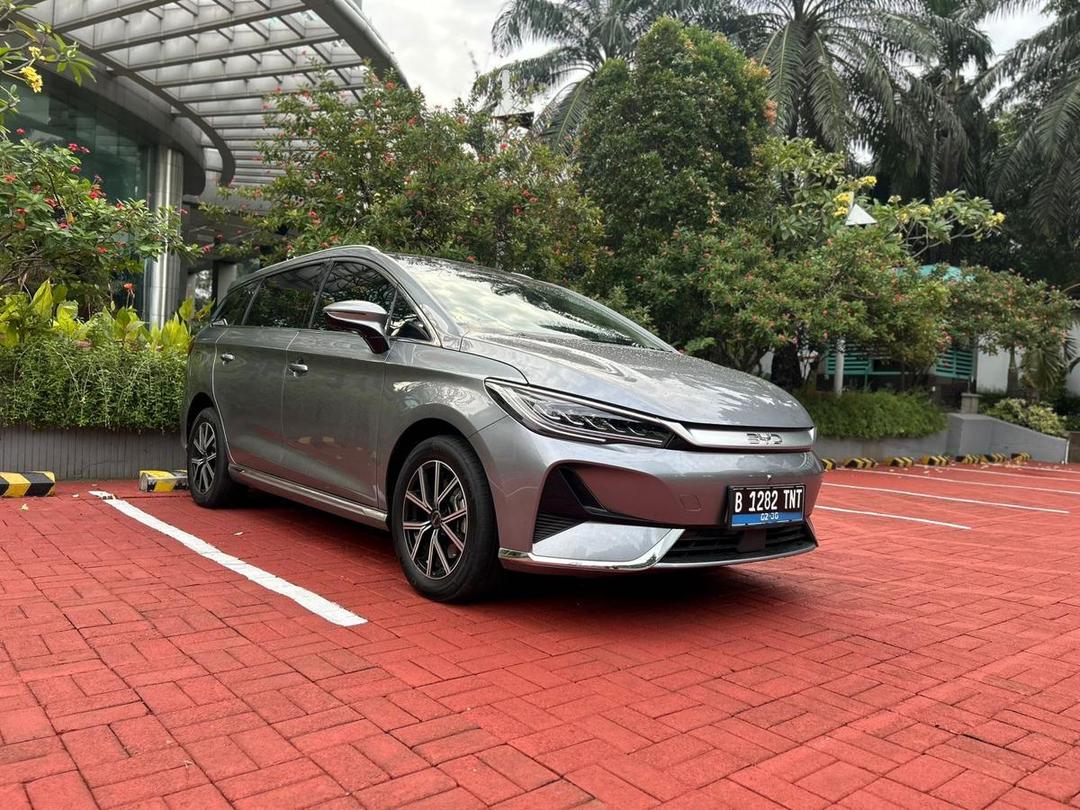 Muat Banyak Penumpang Bikin BYD M6 Cocok Jadi Mobil Keluarga