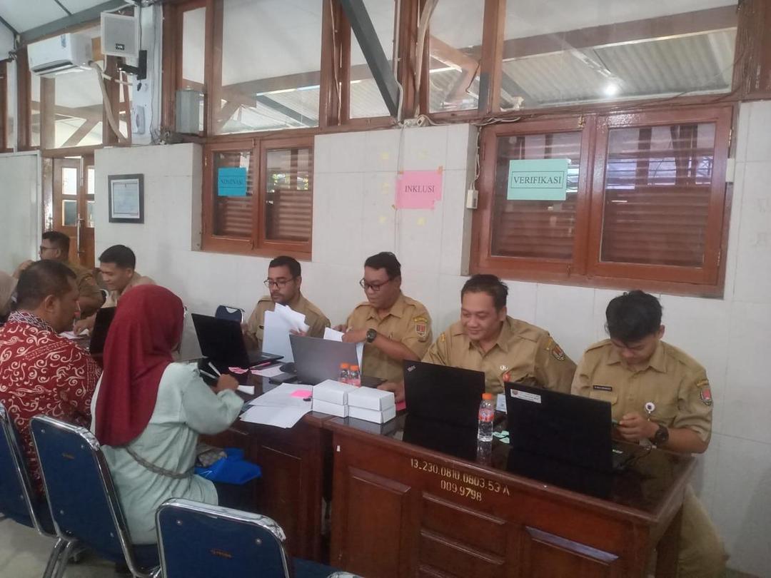 Rekomendasi Sekolah Verifikasi PIN SPMB SMA/SMK Jatim Ditambah, Antrean Terurai