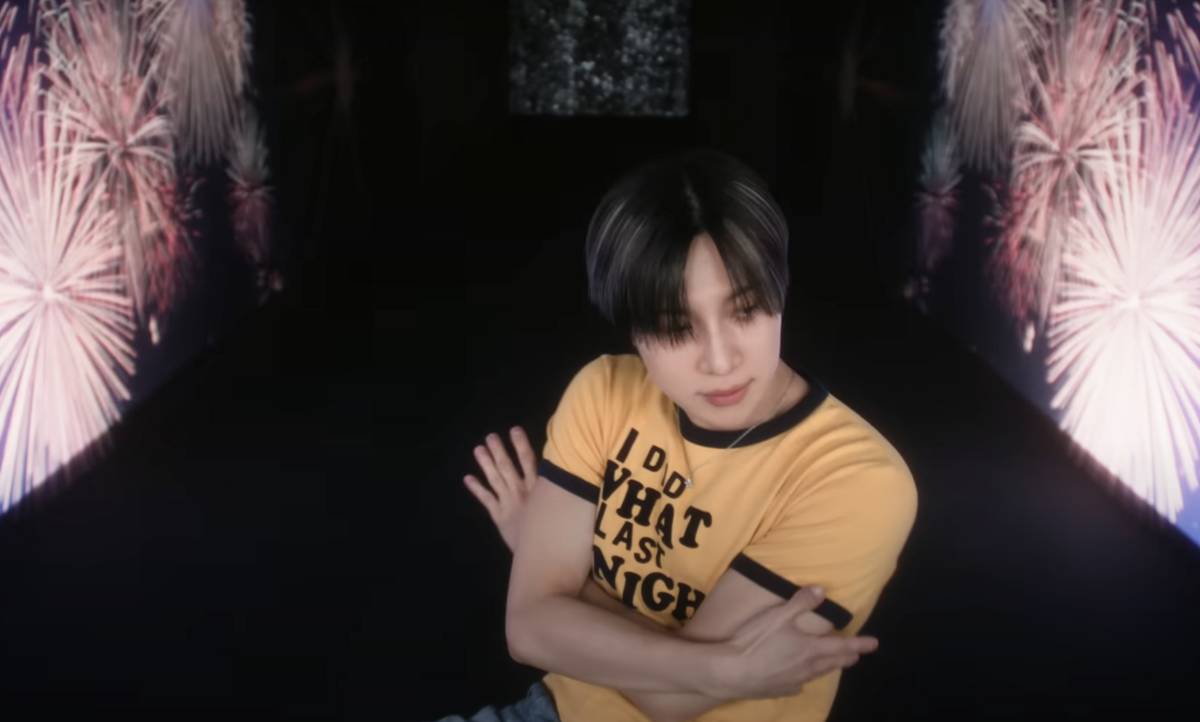 idol yang pakai kaus I Did What Last Night? (youtube.com/smtown)