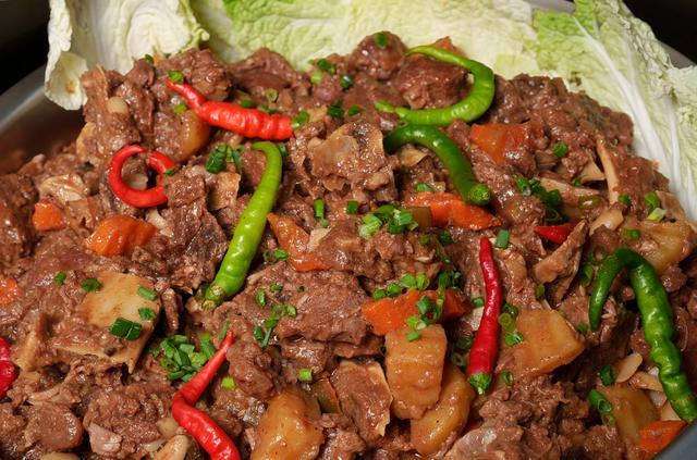 Resep Tumis Daging Sapi Sambal Bawang, Pedasnya Nendang!