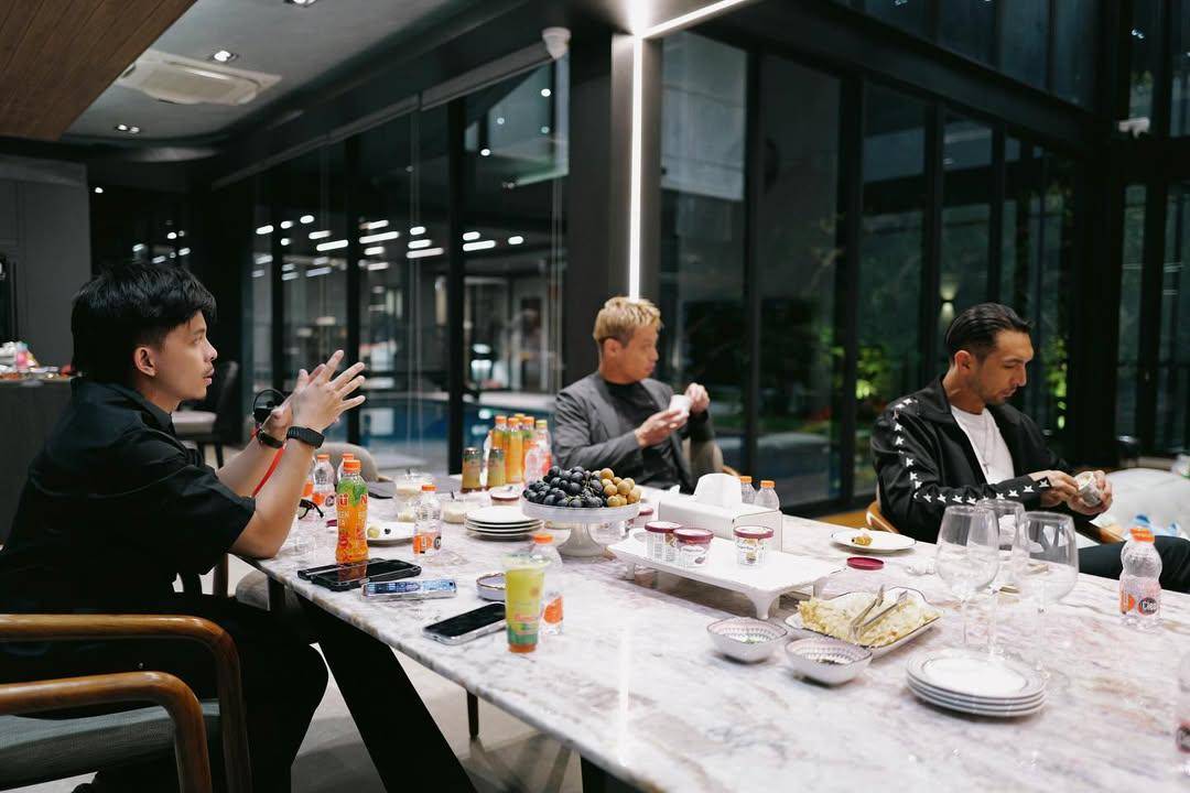 Atta Ketemu Keisuke Honda (Instagram.com/attahalilintar)