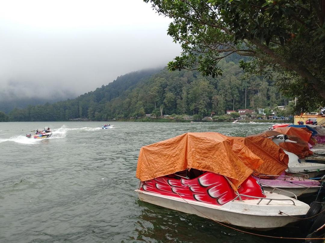 Libur Idul Adha, Telaga Sarangan Diserbu Hampir 9.000 Wisatawan Sehari!