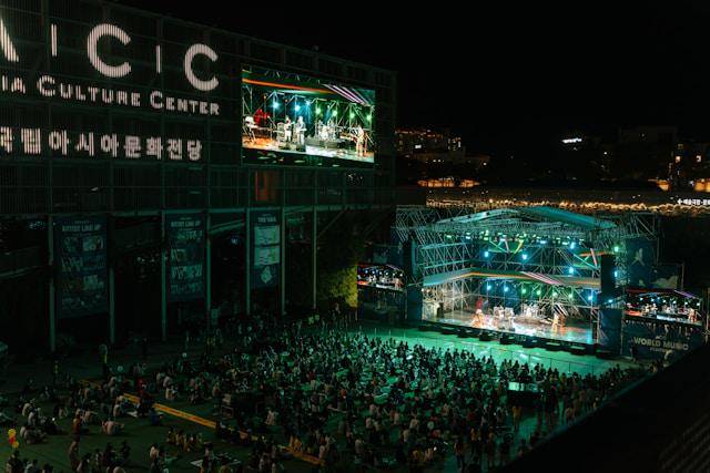Ilustrasi konser KPop (unsplash.com/asiaculturecenter)