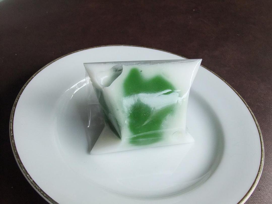 5 Tips Membuat Kue Bugis Mandi Hijau, Lembut dan Anti Pecah