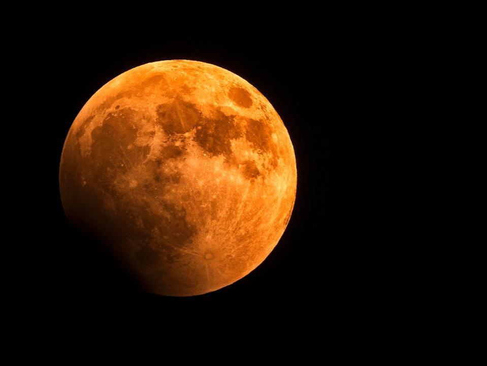 3 Zodiak Ini Dipengaruhi Strawberry Moon secara Dramatis