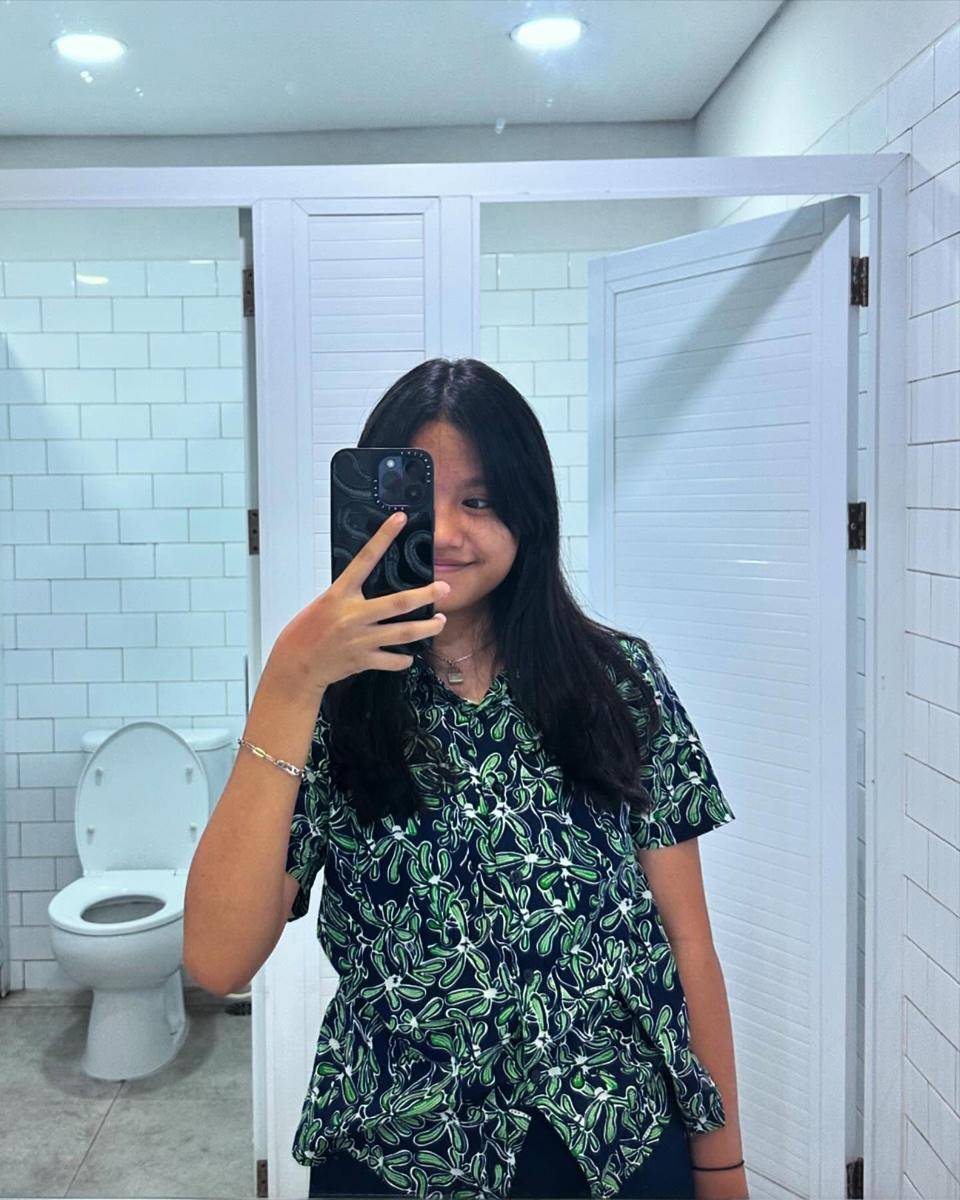 Charly van Houten Dampingi Anak Lulus SD (Instagram.com/charly_setiaku)
