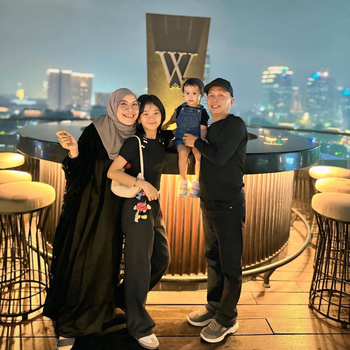 birthday dinner Ayah Ojak (instagram.com/ayutingting92)