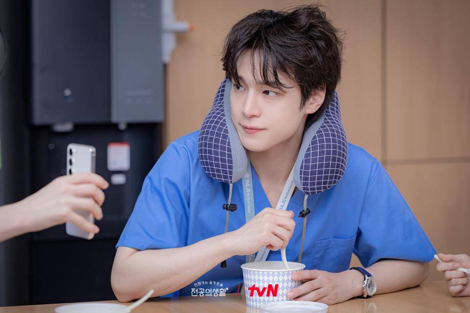 potret Mun Ka Young di drakor Resident Playbook (dok. tvN/Resident Playbook)
