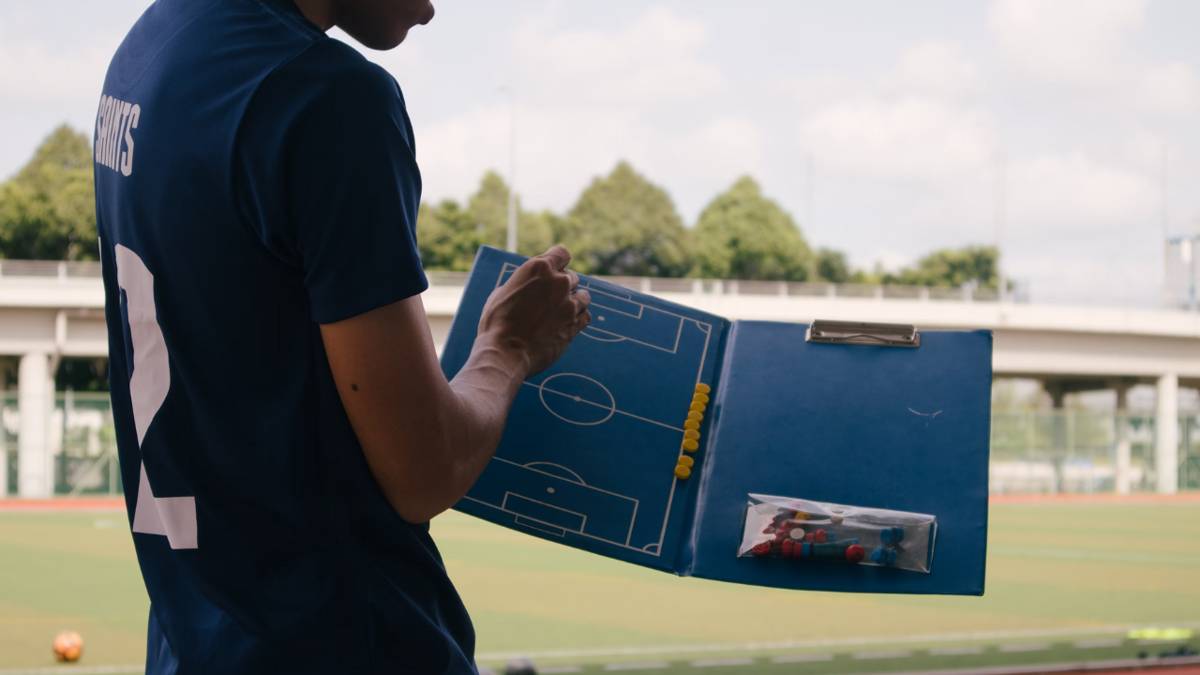 ilustrasi pelatih sepak bola (unsplash.com/NguyenThuHoai)