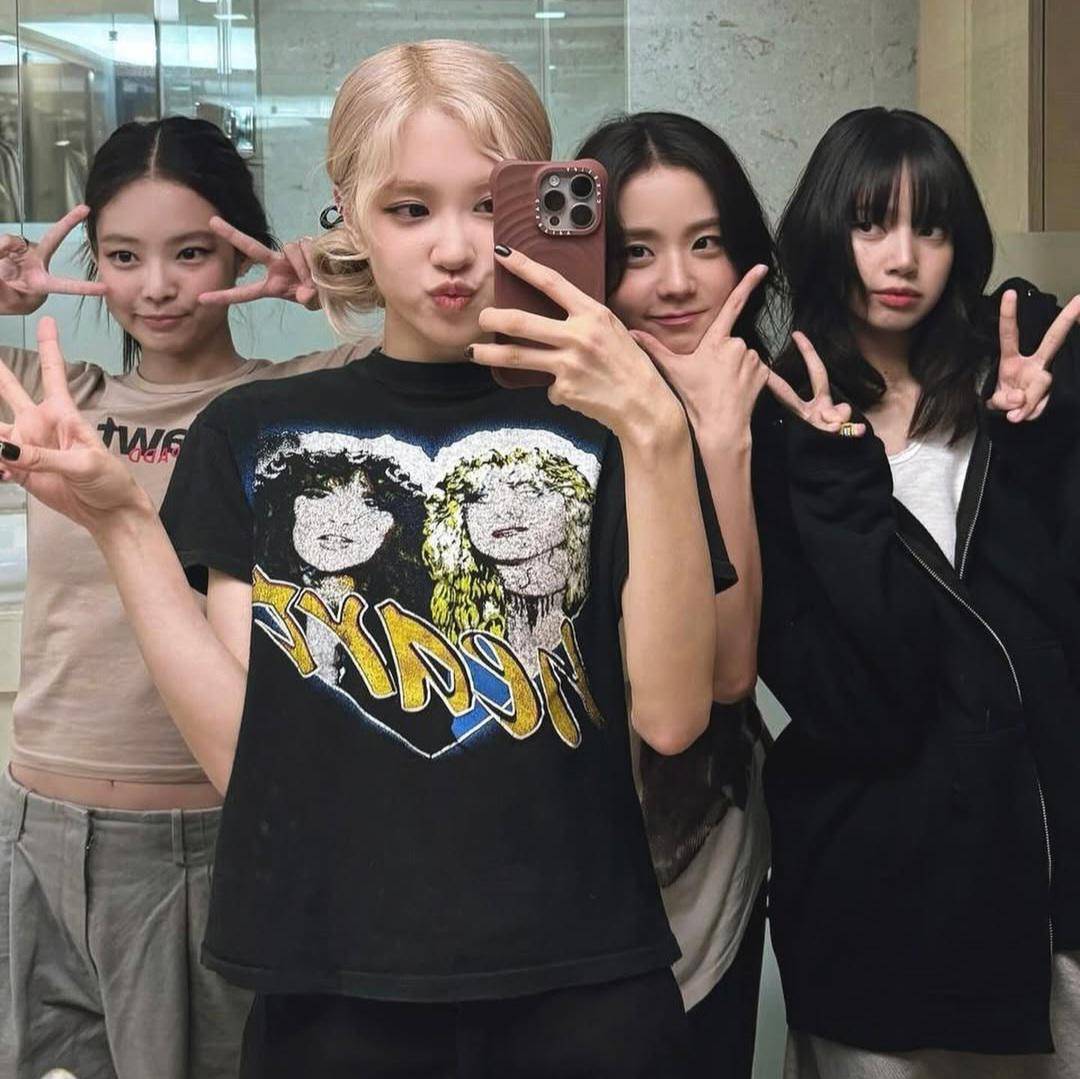 BLACKPINK (instagram.com/sooyaaa__)