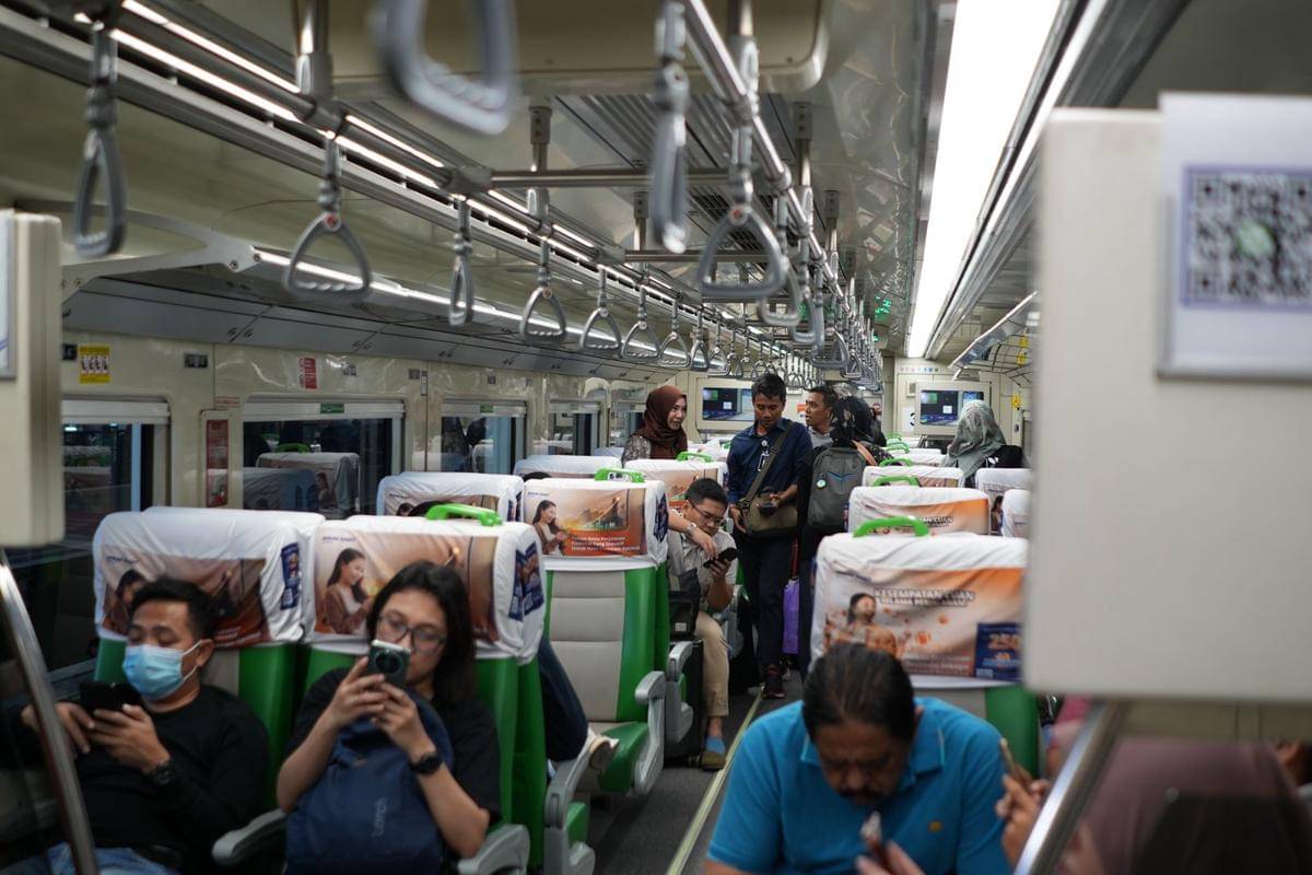 Penumpang KA Bandara.