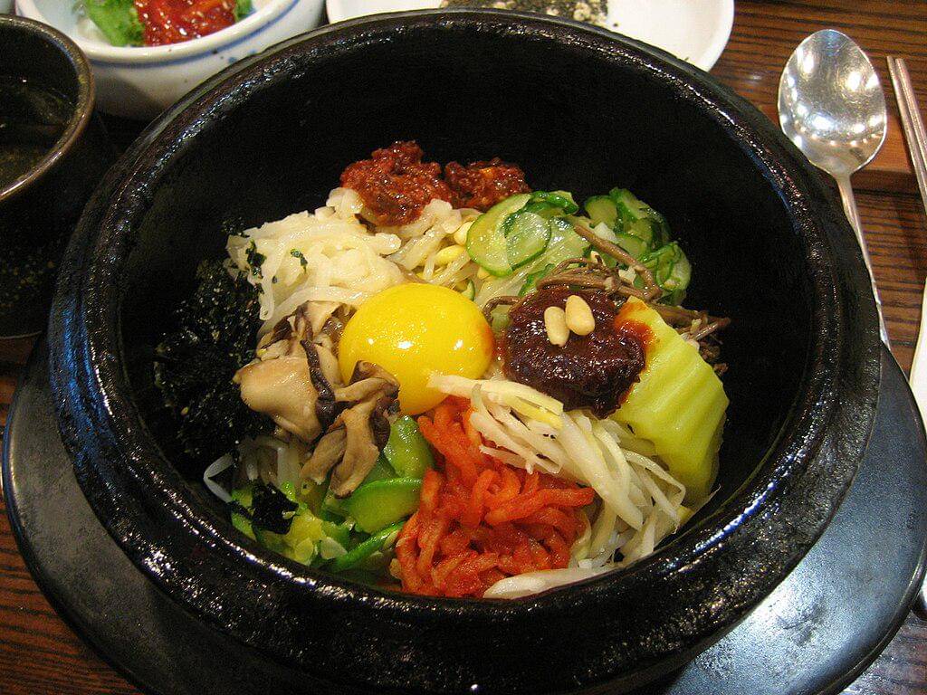 ilustrasi bibimbap (commons.wikimedia.org/Agnes Ly (Agnes Ly))