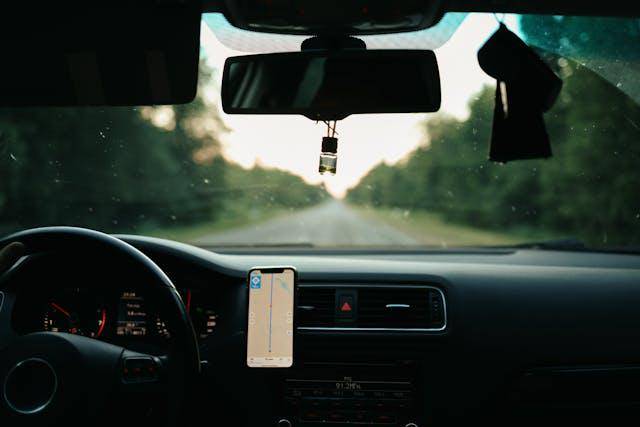 ilustrasi mobil nyaman (pexels.com/Maksim Goncharenok)