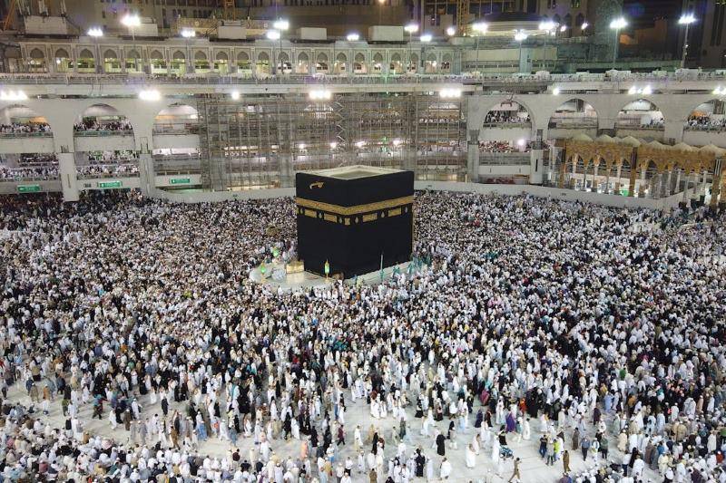 Jama'ah haji atau umroh mengelilingi Ka'bah (pexels.com/Yasir Gürbüz)