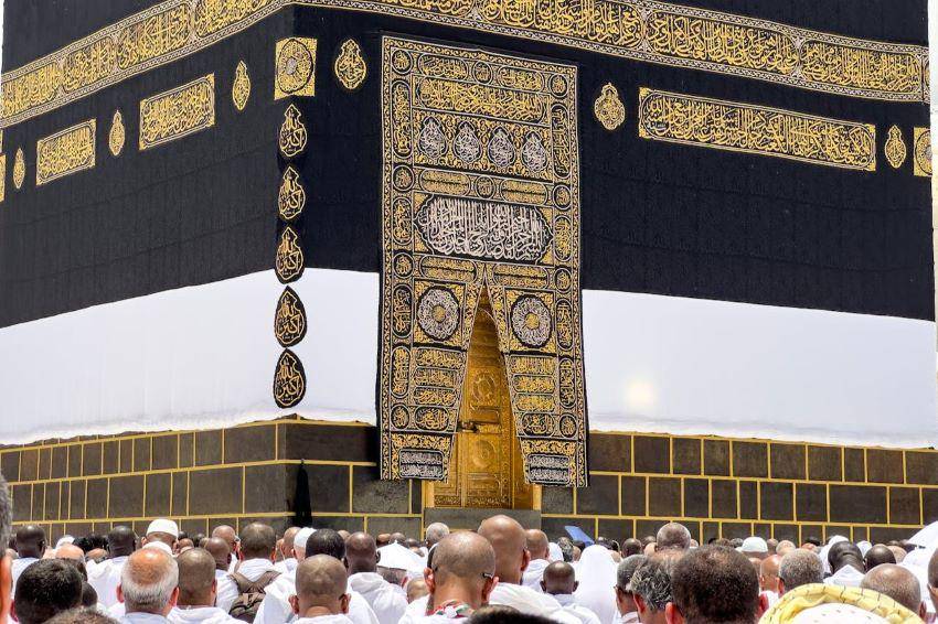 Kiswah Ka'bah pada musim haji (pexels.com/Yasir Gürbüz)