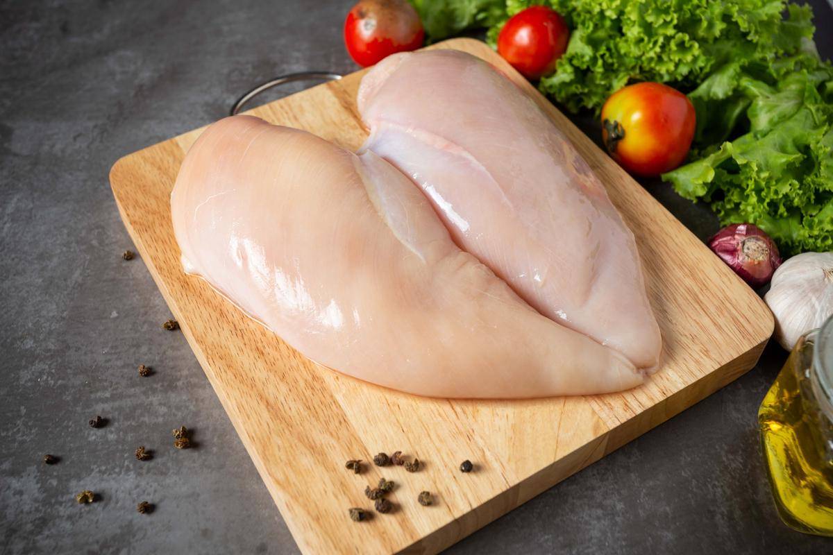 ilustrasi fillet ayam (freepik.com/jcomp)