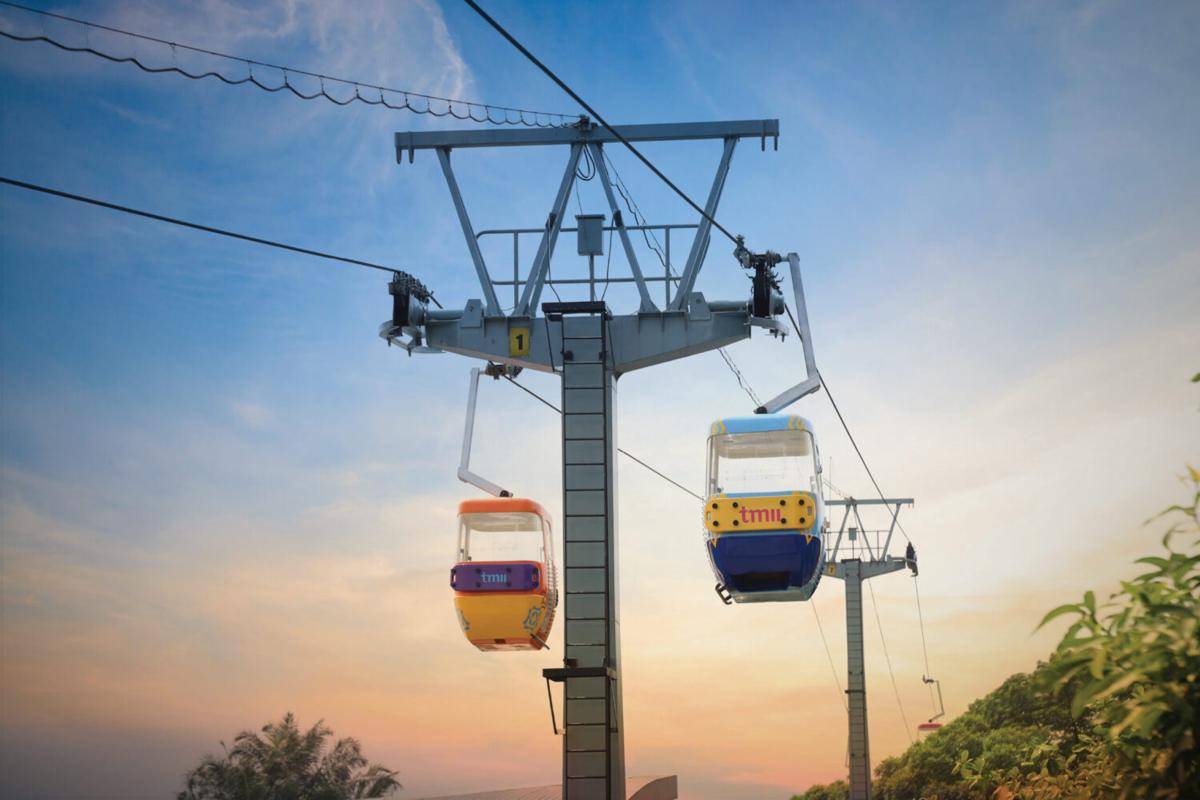 Kereta gantung yang akan membawa pengunjung melihat Taman Mini dari atas. (tamanmini.com)