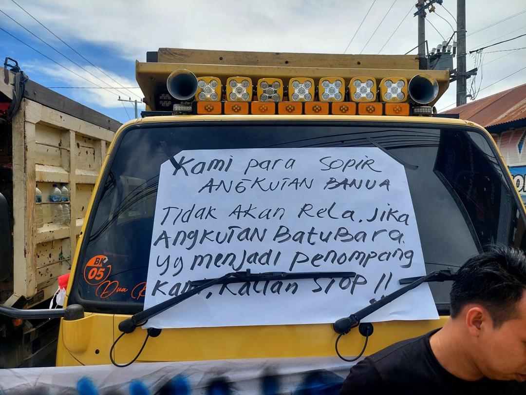 Konflik Tambang Makin Panas: Sopir Gelar Aksi Demo, Warga Balik Menolak!