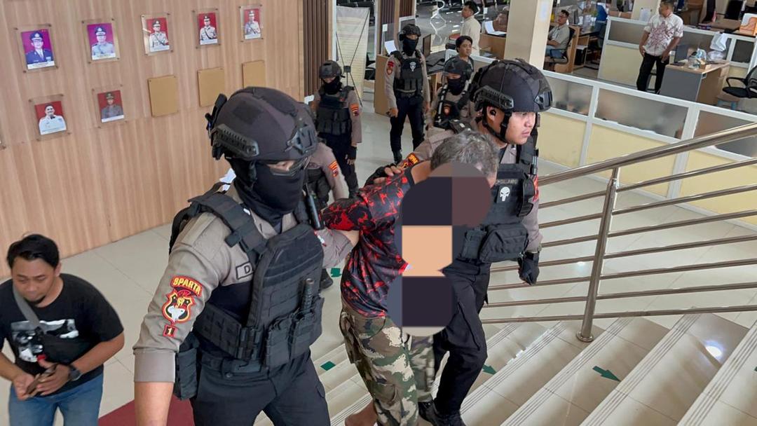 Pria Bawa Sabit Mengamuk dan Lakukan Perusakan Balaikota Solo