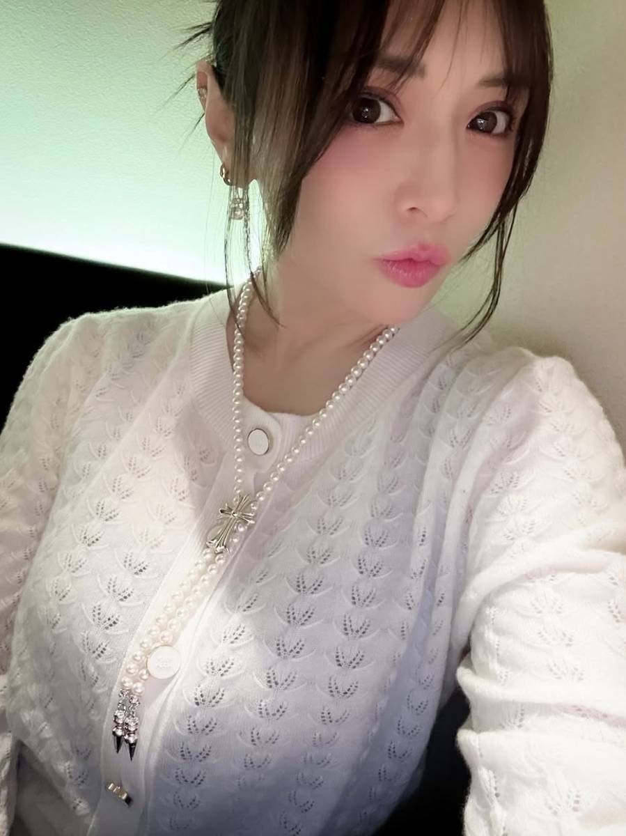Ayumi Hamasaki (instagram.com/a.you)