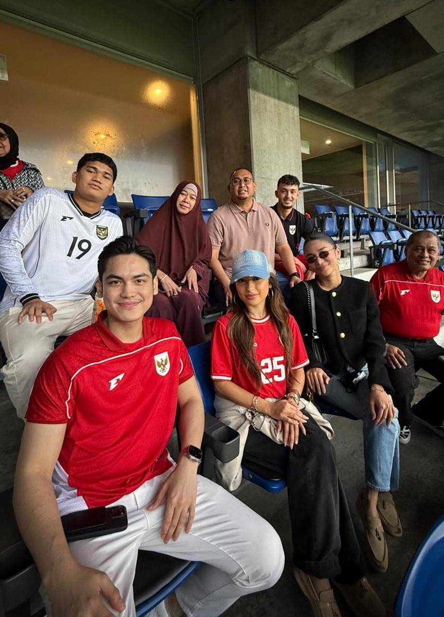 Artis nonton Timnas di Jepang (instagram.com/andre_rosiade)