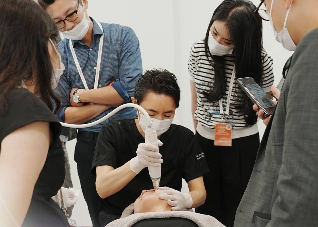 Aestheglow Clinic Ikuti Training Khusus untuk Tingkatkan Kualitas Layanan Estetika