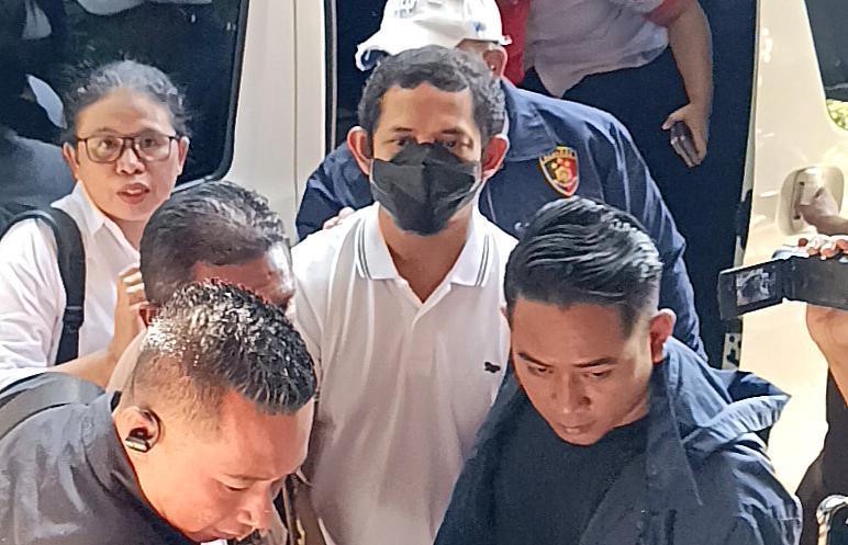 Lepas Masker, Eks Kapolres Ngada Diperiksa Jaksa di Kupang
