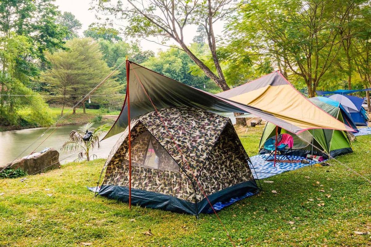 ilustrasi flysheet dan tenda camping
