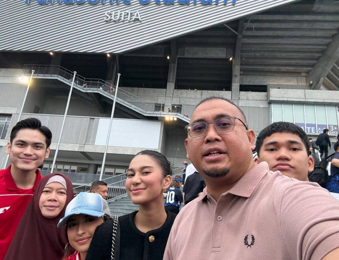 Artis nonton Timnas di Jepang (instagram.com/andre_rosiade)