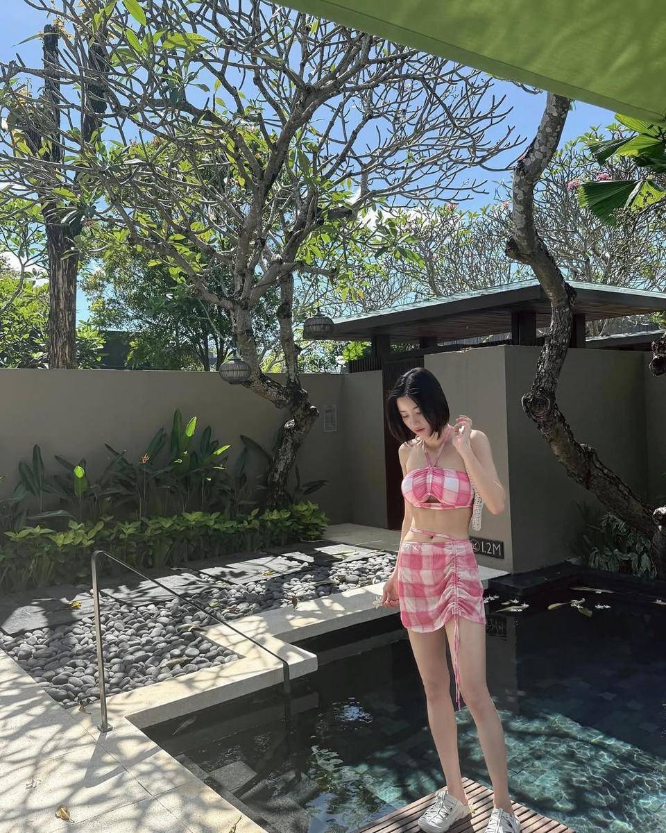 potret liburan Kwon Eunbi di Bali (instagram.com/silver_rain.__)