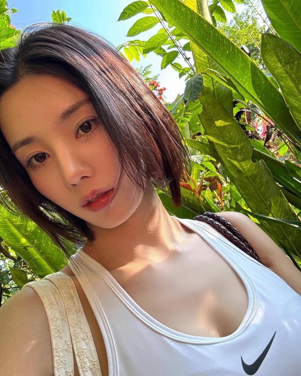 potret liburan Kwon Eunbi di Bali (instagram.com/silver_rain.__)
