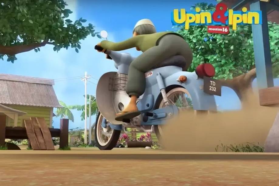 Tok Dalang freestyle dengan motor kapcai (youtube.com/Les' Copaque Production)