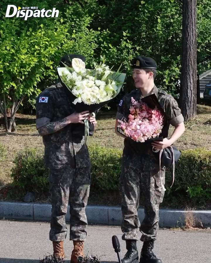 potret Jungkook dan Jimin BTS setelah menyelesaikan wajib militer (instagram.com/koreadispatch)