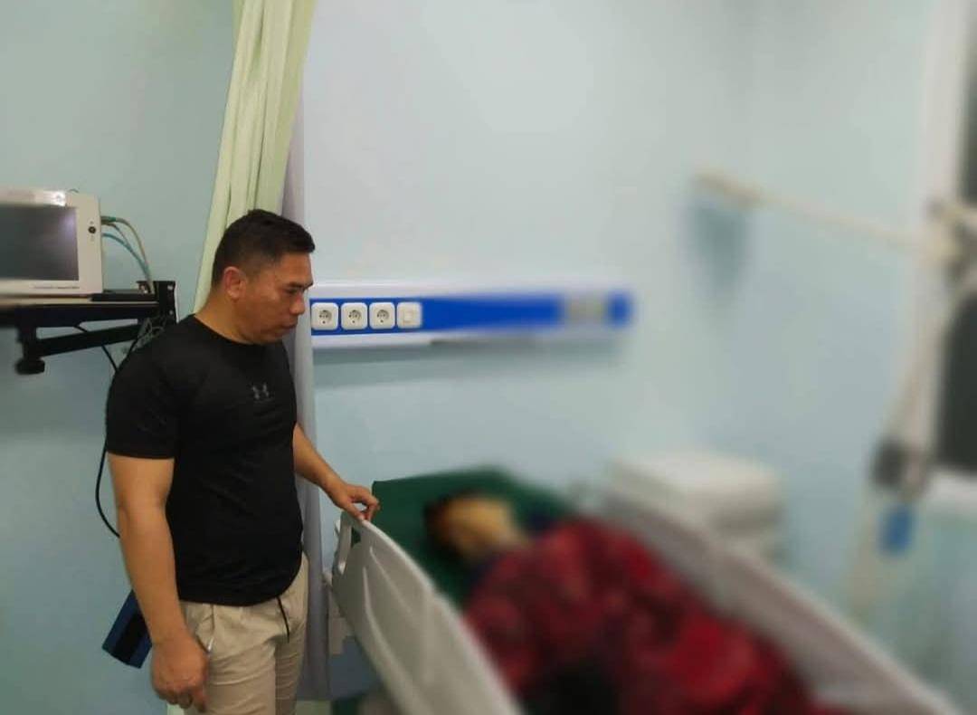 Penumpang bus ALS yang meninggal dunia saat dibawa ke RS. (Dok. Polres Musi Rawas)