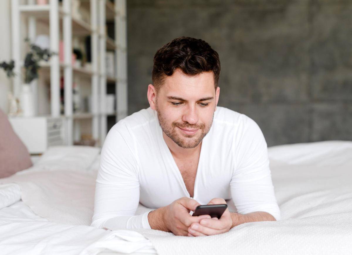 Bangun Tidur yang Dicari Bukan Air Putih, Tapi Instagram. Source: Freepik