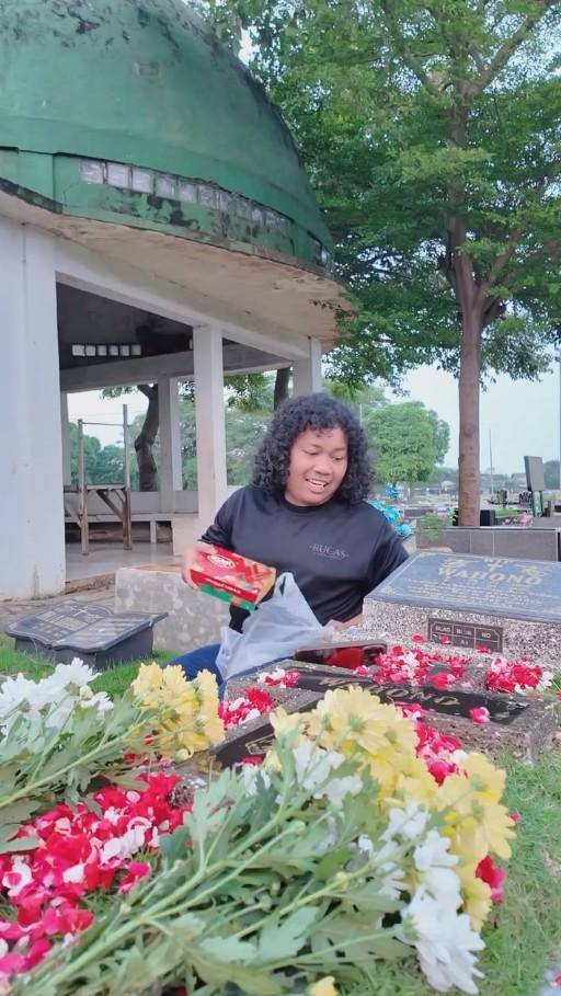 Marshel Widianto Ziarah ke Makam Ayah (Instagram.com/marshel_widianto)