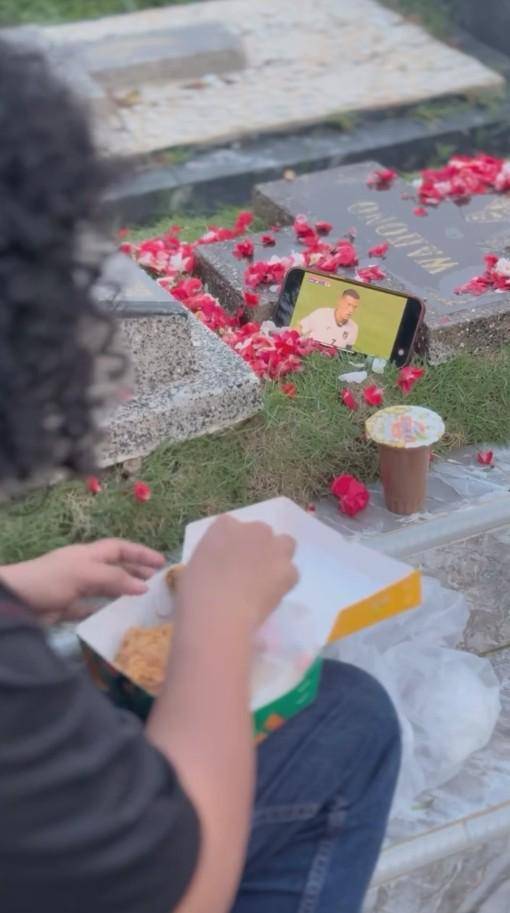 Marshel Widianto Ziarah ke Makam Ayah (Instagram.com/marshel_widianto)