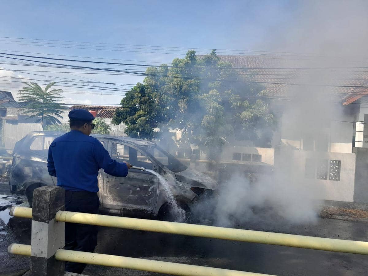 Pembagian air bersih di Kecamatan Panjang Bandar Lampung. (IDN Times/istimewa)