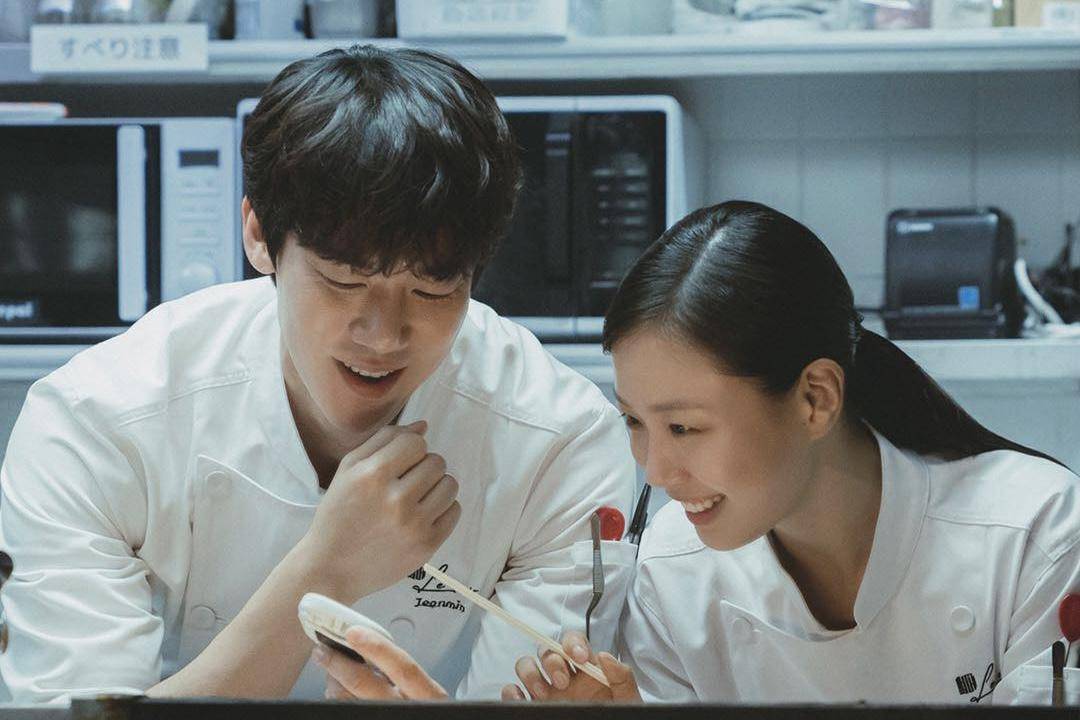 Jeon Min (Yoo Yeon Seok) dan Mo Yeon Joo (Go Min Si) dalam drakor Tastefully Yours (dok. Netflix/Tastefully Yours)
