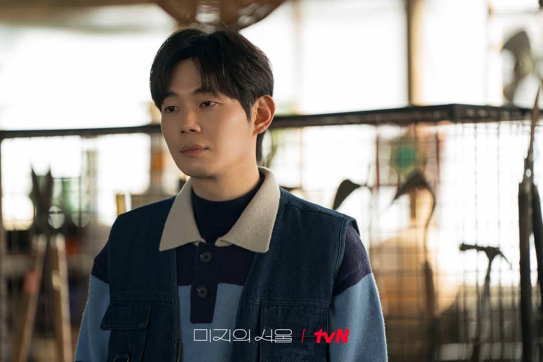 Han Se Jin (Ryu Kyung Soo) dalam drakor Our Unwritten Seoul (dok. Netflix/Our Unwritten Seoul)